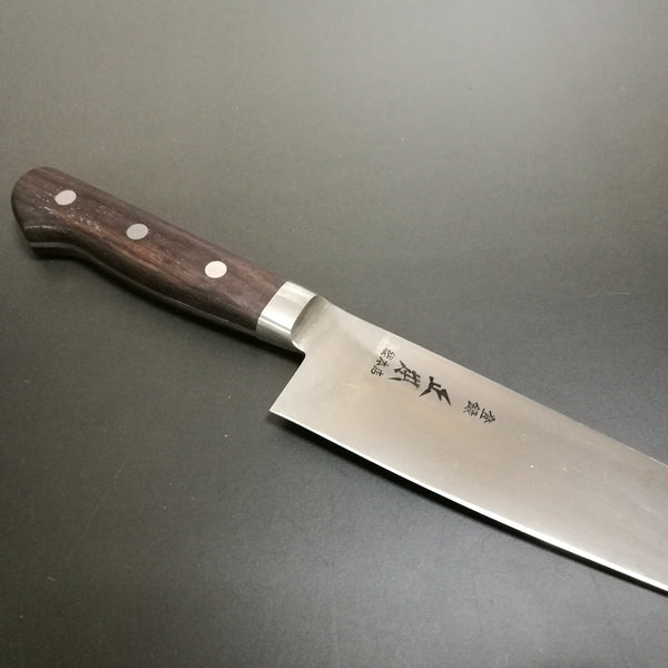 http://japan-knifeshop.com/cdn/shop/products/masamoto-professional-finest-carbon-steel-gyuto-180mm-3_800x.jpg?v=1621843101