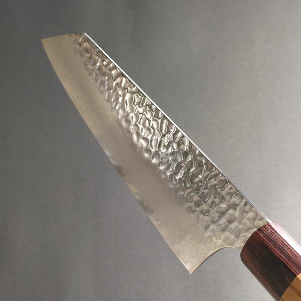 https://japan-knifeshop.com/cdn/shop/products/Sakai-Takayuki-33-Layer-Damascus-Hammered-VG10-Wa-Kengata-Gyuto-Knife-190mm-7_1400x.jpg?v=1639754982