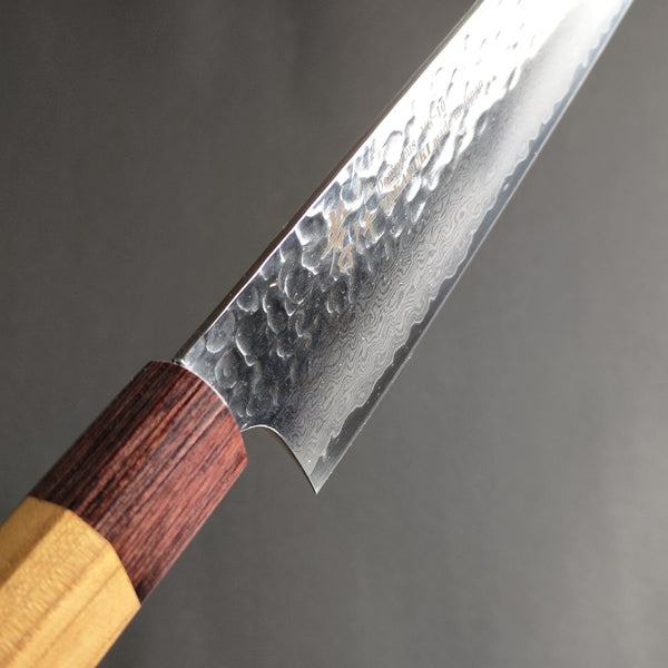 https://japan-knifeshop.com/cdn/shop/products/Sakai-Takayuki-33-Layer-Damascus-Hammered-VG10-Wa-Kengata-Gyuto-Knife-190mm-8_1400x.jpg?v=1639754986