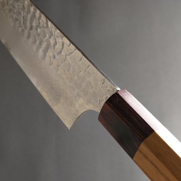 https://japan-knifeshop.com/cdn/shop/products/Sakai-Takayuki-33-Layer-Damascus-Hammered-VG10-Wa-Kengata-Gyuto-Knife-190mm-9_1400x.jpg?v=1639754989